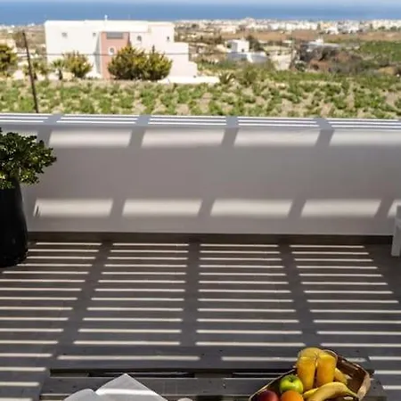 In The Heart Of & Free Pool - Nychteri Daire Fira (Santorini)