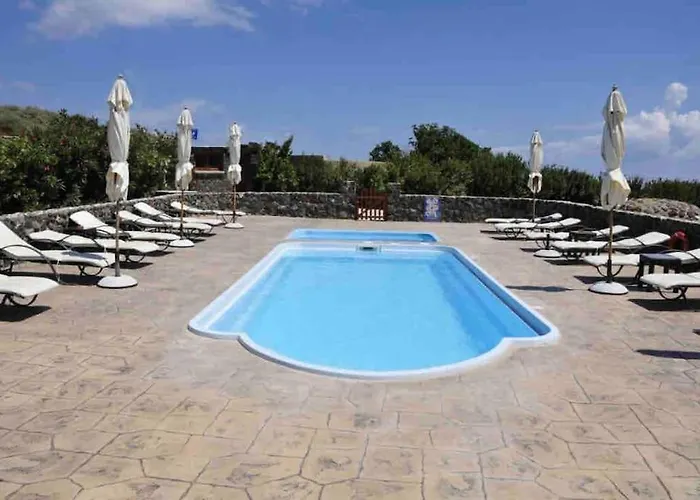 In The Heart Of & Free Pool - Nychteri Fira (Santorini)