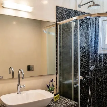 In The Heart Of & Free Pool - Nychteri Apartment