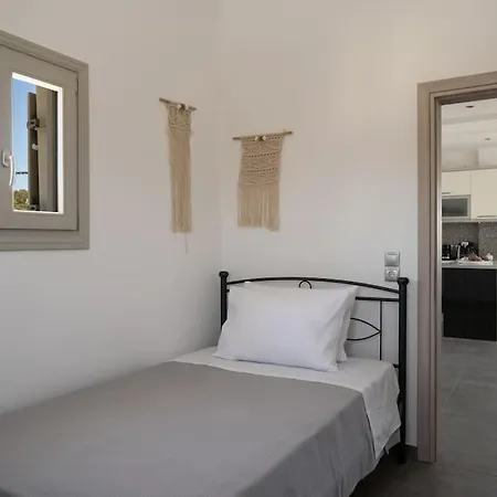 In The Heart Of & Free Pool - Nychteri 산토리니