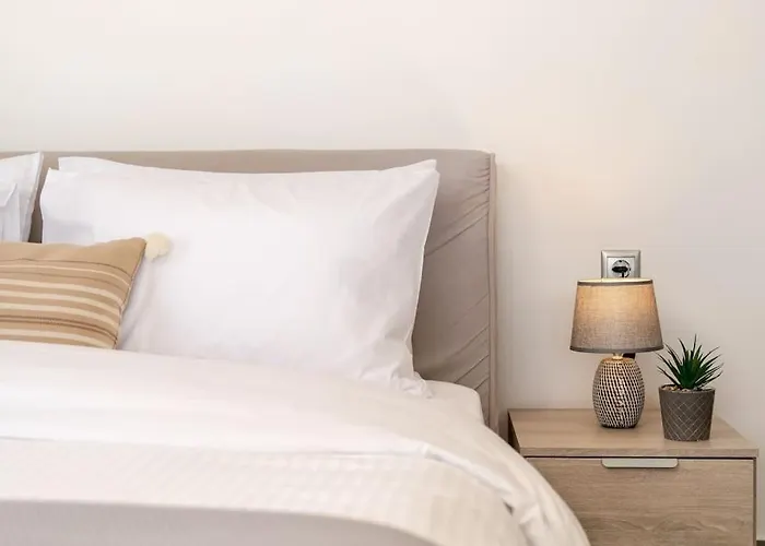 In The Heart Of & Free Pool - Nychteri Apartman *