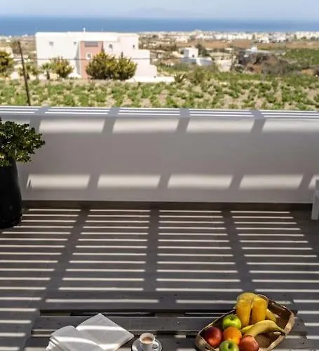 In The Heart Of & Free Pool - Nychteri Daire Fira (Santorini)